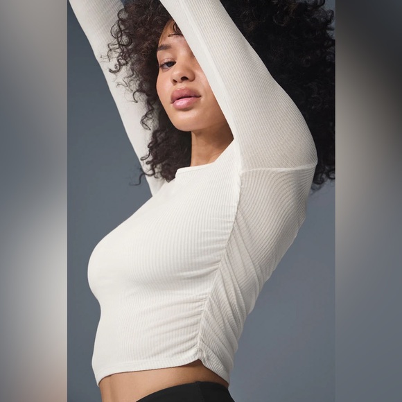 Alo Yoga Gather Long Sleeve Top – Raspberry Sorbet – Size Small – Color Sold Out - Picture 4 of 12